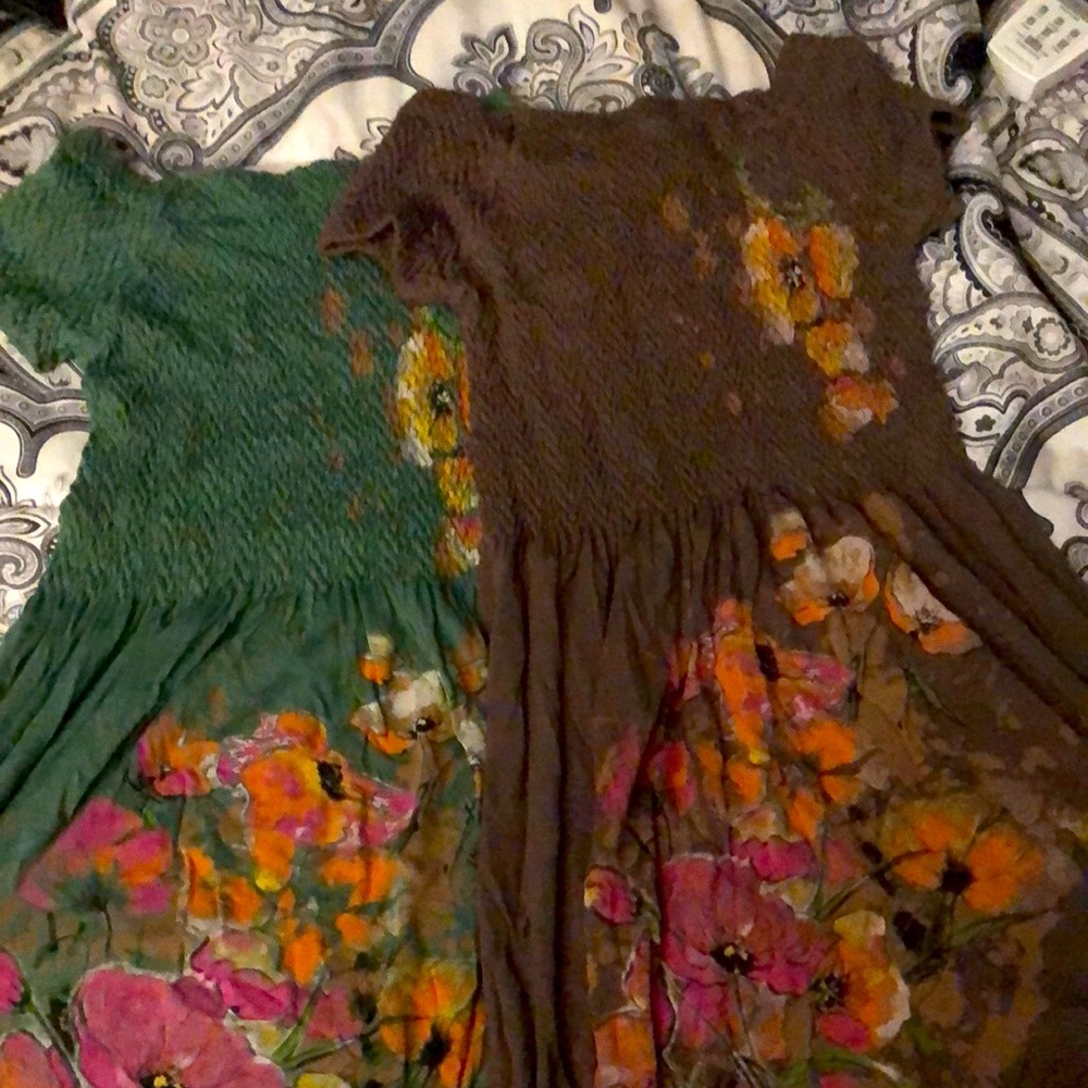 2 tunic short sleeve tops